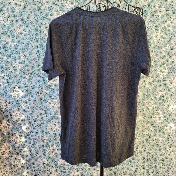 PUMA FINISH LINE MEN'S GRAY SHORT SLEEVE CREW NECK small - Picture 2 of 4